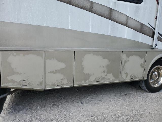 Photo 9 from auction – 2005 NEWM RV with VIN 5B4MP67G843394733
