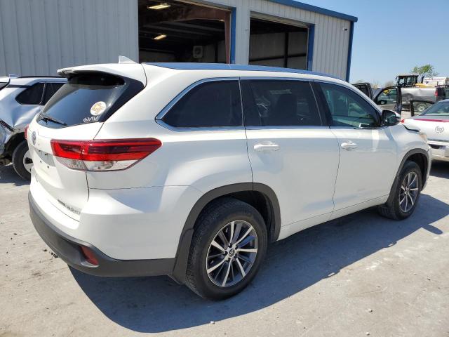 Photo 3 from auction – 2018 TOYOTA HIGHLANDER with VIN 5TDJZRFH4JS556225