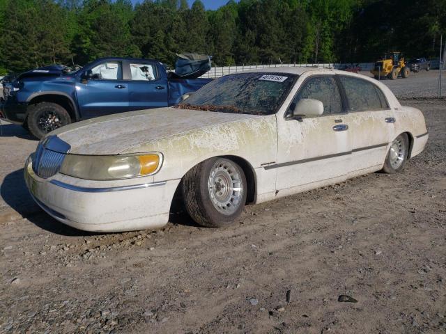 LINCOLN TOWN CAR E 2002 with VIN 1LNHM81W12Y649301 - Photo from auction