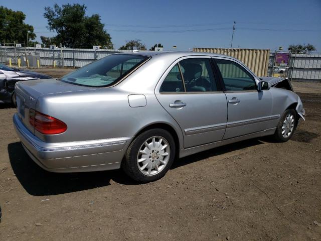 Photo 3 from auction – 2000 MERCEDES-BENZ E 320 4MAT with VIN WDBJF82J9YX042482