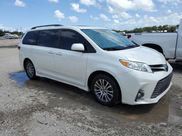 Photo 4 from auction – 2018 TOYOTA SIENNA XLE with VIN 5TDYZ3DC6JS938128