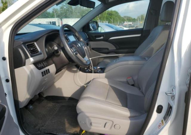 Photo 7 from auction – 2017 TOYOTA HIGHLANDER with VIN 5TDJZRFH1HS456013
