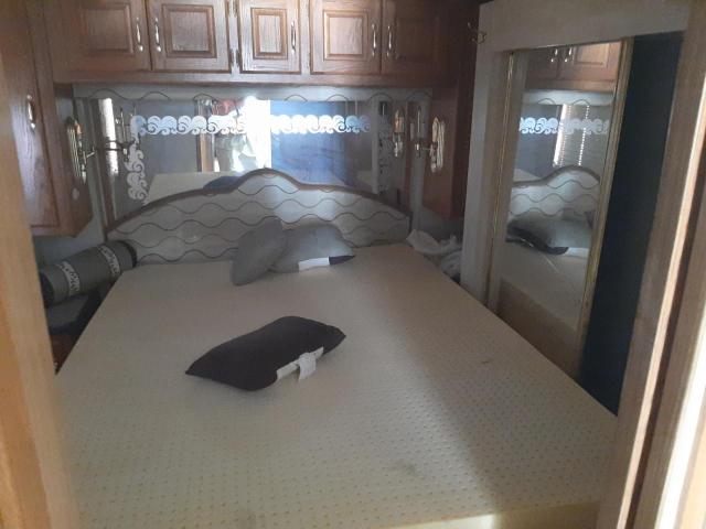 Photo 6 from auction – 2000 HOLI RV with VIN 4UZ6XJCA7YCG64272