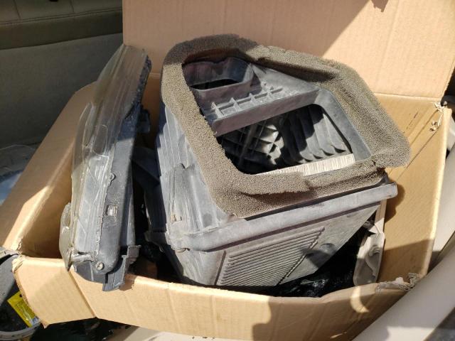Photo 13 from auction – 2004 KIA SORENTO with VIN KNDJD733045190270