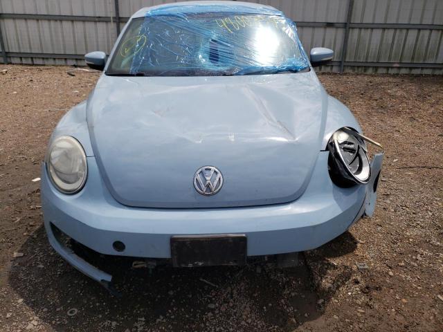 Photo 5 from auction – 2013 VOLKSWAGEN BEETLE with VIN 3VWJX7AT2DM610032