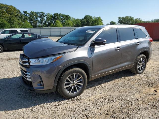 TOYOTA HIGHLANDER 2018 with VIN 5TDKZRFH5JS537686 - Photo from auction