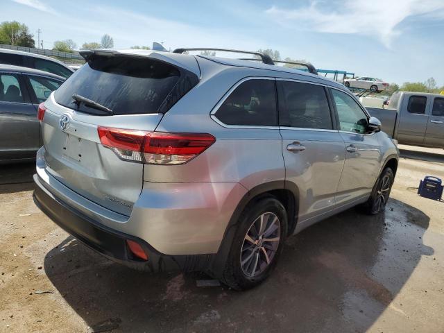 Photo 3 from auction – 2018 TOYOTA HIGHLANDER with VIN 5TDJZRFH8JS858987