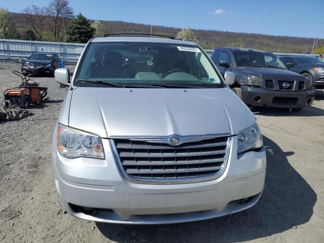 Photo 5 from auction – 2010 CHRYSLER TOWN & COU with VIN 2A4RR5D13AR305149