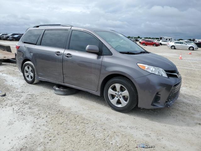Photo 4 from auction – 2018 TOYOTA SIENNA LE with VIN 5TDKZ3DC9JS937478