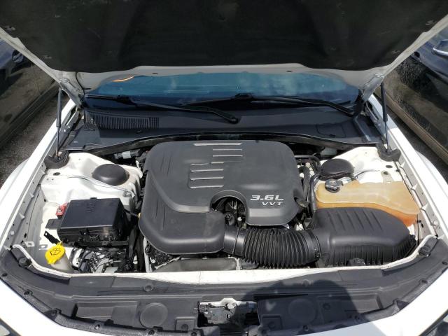 Photo 11 from auction – 2018 CHRYSLER 300 S with VIN 2C3CCABG9JH264131