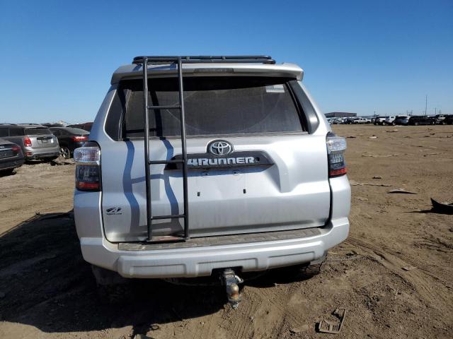Photo 6 from auction – 2018 TOYOTA 4RUNNER SR with VIN JTEBU5JR1J5534082