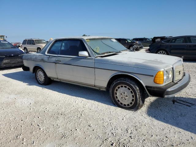 Photo 4 from auction – 1985 MERCEDES-BENZ 300 CDT with VIN WDBAB53A3FA272558
