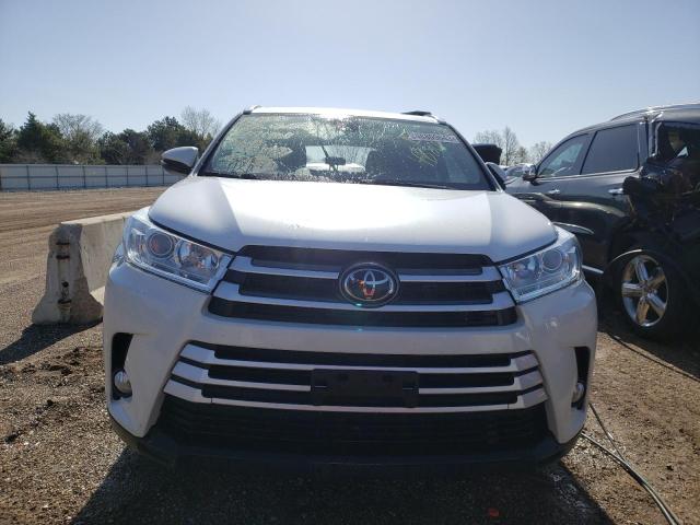 Photo 5 from auction – 2018 TOYOTA HIGHLANDER with VIN 5TDJZRFHXJS813887