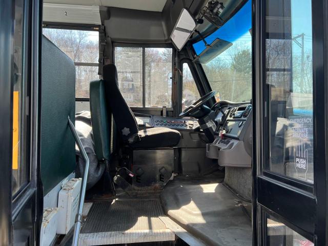 Photo 5 from auction – 2009 FREIGHTLINER CHASSIS B2 with VIN 4UZABRDKX9CAD4127