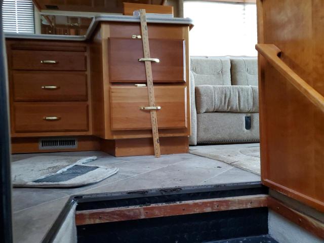 Photo 5 from auction – 2003 SAFA MOTORHOME with VIN 1RF16561731023587