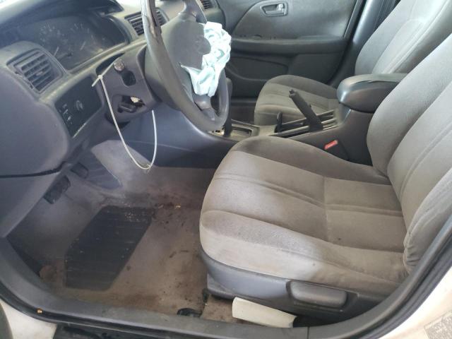 Photo 7 from auction – 2000 TOYOTA CAMRY with VIN 4T1BG22K5YU960963