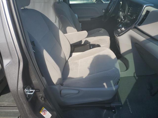 Photo 13 from auction – 2018 TOYOTA SIENNA LE with VIN 5TDKZ3DC9JS937478