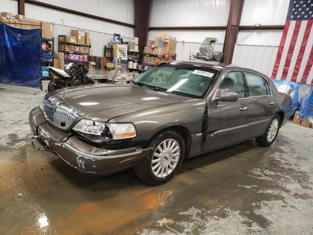 LINCOLN TOWN CAR E 2004 with VIN 1LNHM81W34Y688913 - Photo from auction