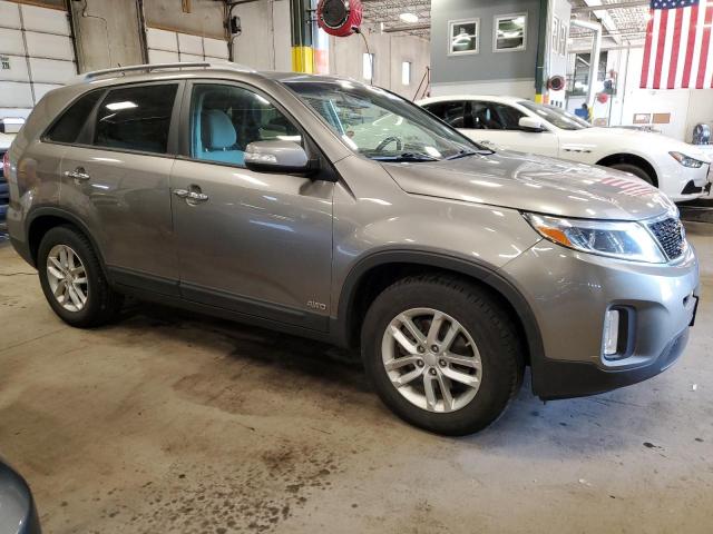 Photo 4 from auction – 2015 KIA SORENTO LX with VIN 5XYKTCA68FG561215