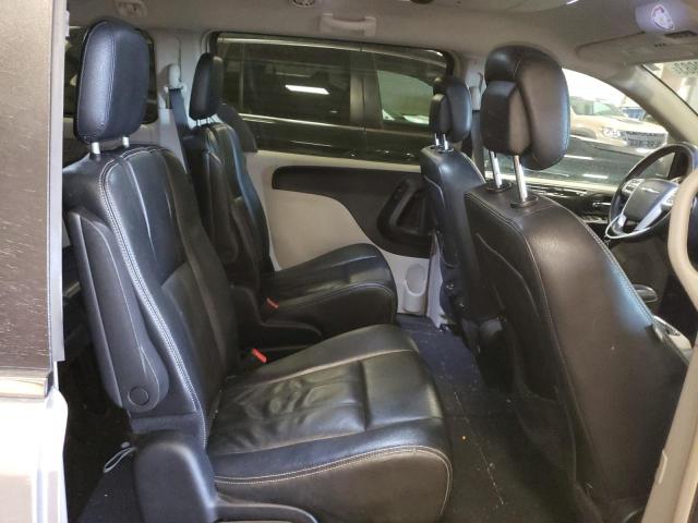 Photo 11 from auction – 2016 CHRYSLER TOWN & COU with VIN 2C4RC1BGXGR205162