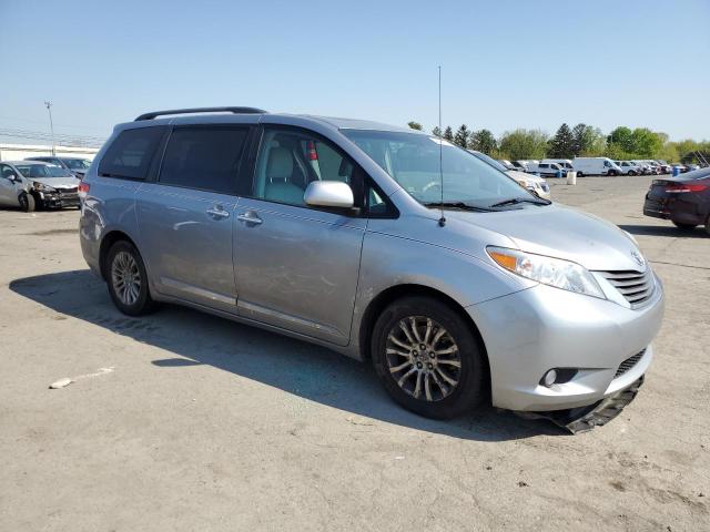 Photo 4 from auction – 2014 TOYOTA SIENNA XLE with VIN 5TDYK3DC9ES425580