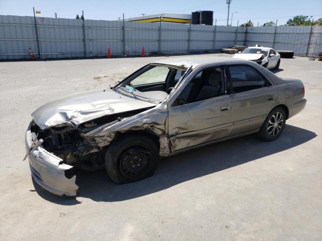 TOYOTA CAMRY CE 2000 with VIN 4T1BG22K6YU657223 - Photo from auction