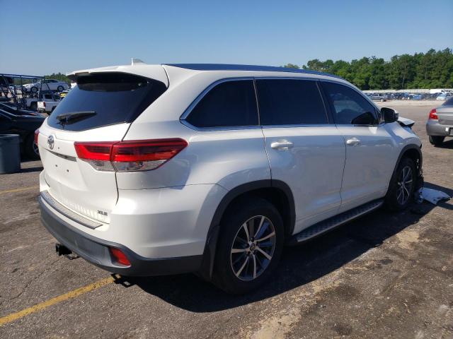 Photo 3 from auction – 2017 TOYOTA HIGHLANDER with VIN 5TDKZRFH5HS521353