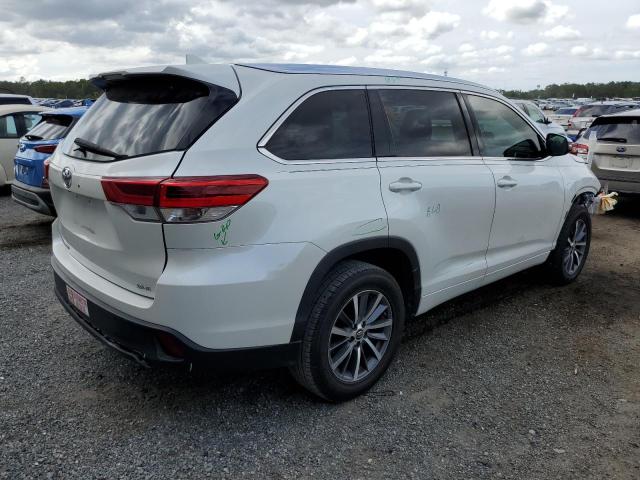 Photo 3 from auction – 2017 TOYOTA HIGHLANDER with VIN 5TDKZRFH8HS516129