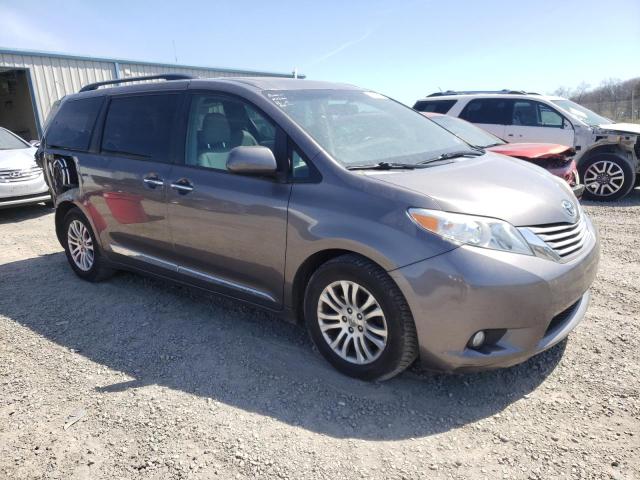 Photo 4 from auction – 2017 TOYOTA SIENNA XLE with VIN 5TDYZ3DC3HS811539