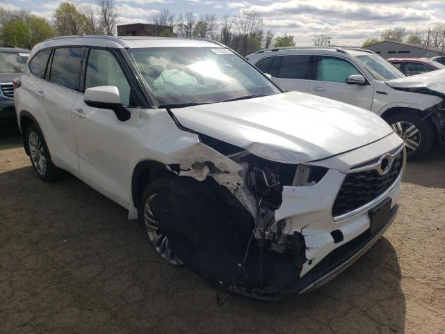 Photo 4 from auction – 2022 TOYOTA HIGHLANDER with VIN 5TDFZRBH3NS204576