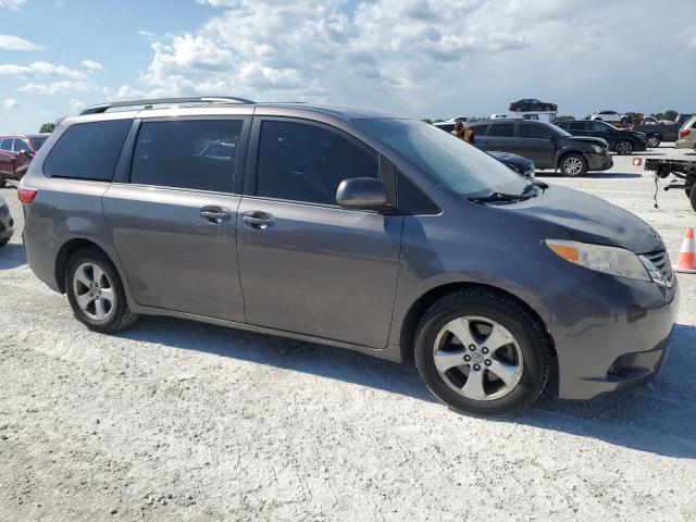 Photo 4 from auction – 2015 TOYOTA SIENNA LE with VIN 5TDKK3DCXFS644426