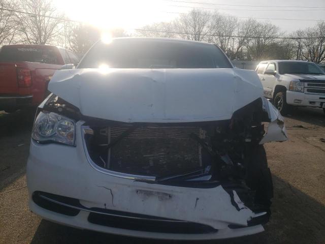 Photo 5 from auction – 2015 CHRYSLER TOWN & COU with VIN 2C4RC1AG2FR729762