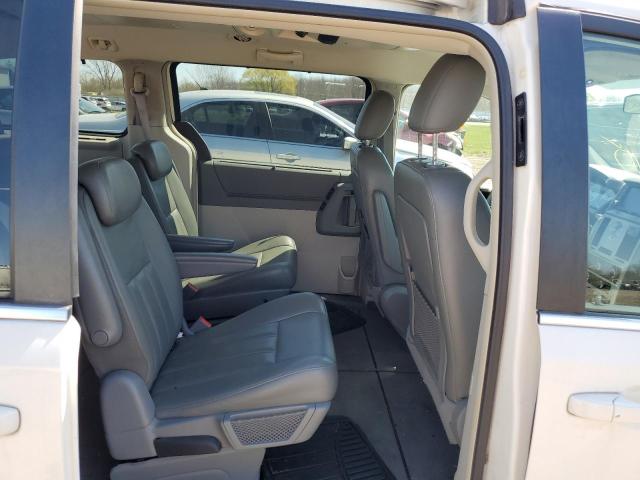 Photo 11 from auction – 2010 CHRYSLER TOWN & COU with VIN 2A4RR5D19AR206688