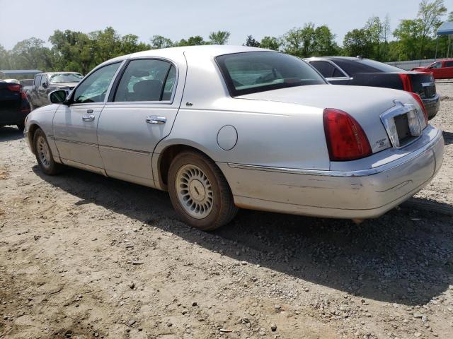 Photo 2 from auction – 2002 LINCOLN TOWN CAR C with VIN 1LNHM83W42Y603765