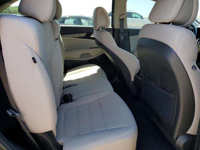 Photo 11 from auction – 2016 KIA SORENTO LX with VIN 5XYPG4A33GG095877