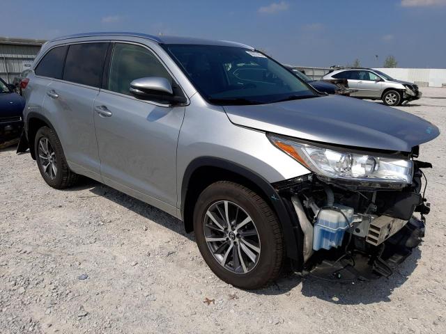 Photo 4 from auction – 2018 TOYOTA HIGHLANDER with VIN 5TDJZRFH8JS529254