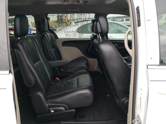 Photo 10 from auction – 2015 CHRYSLER TOWN & COU with VIN 2C4RC1BG9FR571130