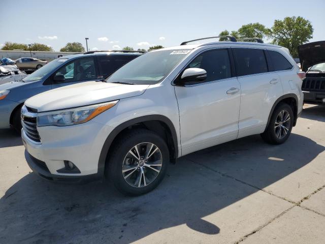 TOYOTA HIGHLANDER 2016 with VIN 5TDJKRFH5GS318302 - Photo from auction