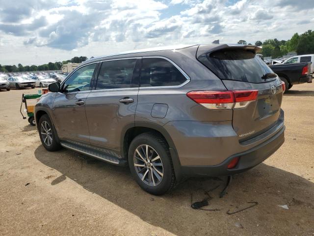 Foto 2 de la subasta – 2017 TOYOTA HIGHLANDER con VIN 5TDKZRFH5HS521336
