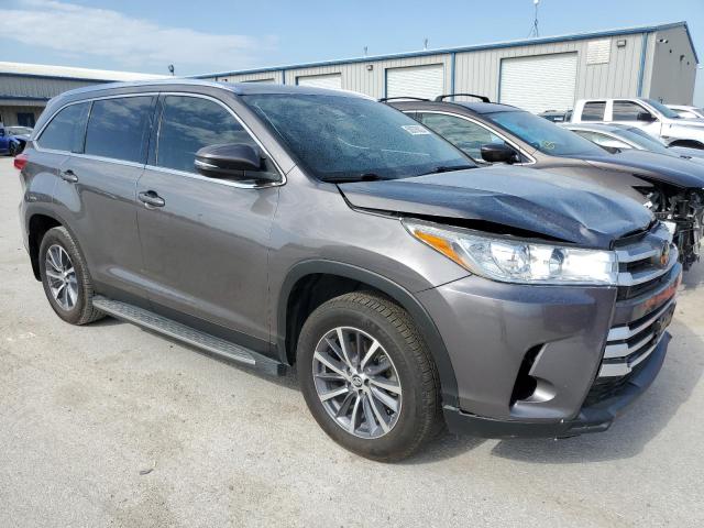 Photo 4 from auction – 2019 TOYOTA HIGHLANDER with VIN 5TDKZRFH6KS566146