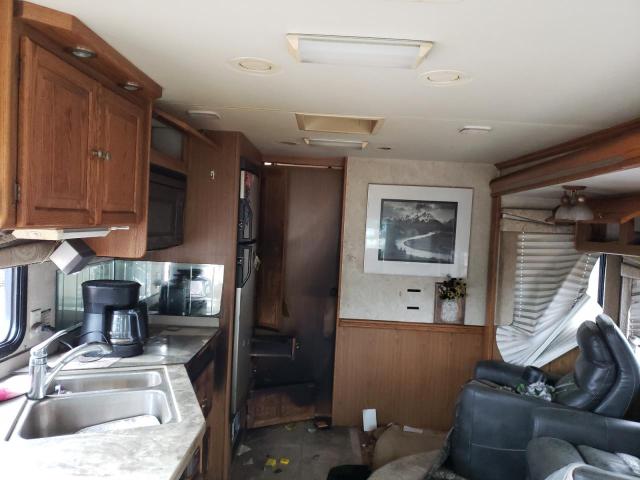 Photo 6 from auction – 2005 WORKHORSE CUSTOM CHASSIS MOTORHOME with VIN 5B4MP67G643394889