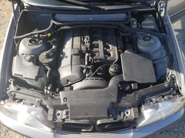 Photo 11 from auction – 2005 BMW 325 I with VIN WBAEV33475KW18903