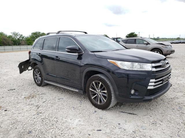 Photo 4 from auction – 2018 TOYOTA HIGHLANDER with VIN 5TDKZRFH2JS544708