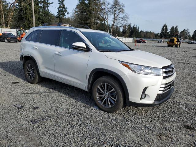 Photo 4 from auction – 2018 TOYOTA HIGHLANDER with VIN 5TDJZRFH5JS558985