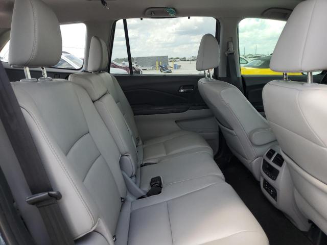 Photo 11 from auction – 2017 HONDA PILOT TOUR with VIN 5FNYF5H92HB020233