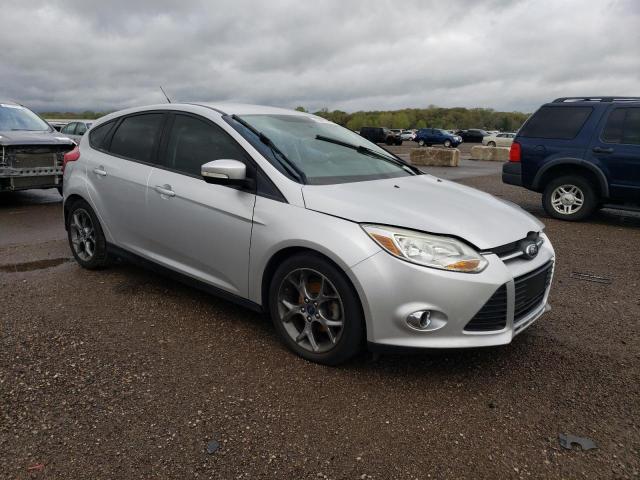 Zdjęcie 4 z aukcji – 2014 FORD FOCUS SE z VIN 1FADP3K23EL254357