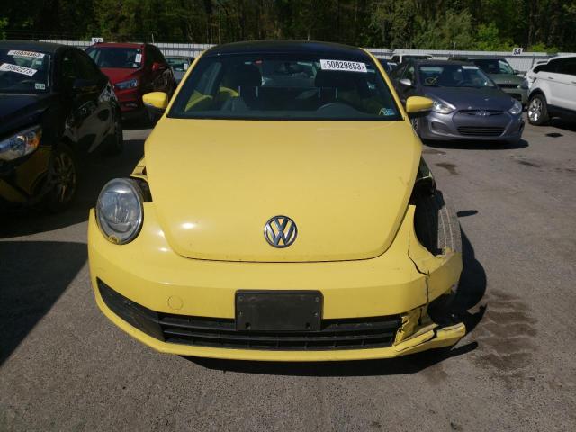 Photo 5 from auction – 2013 VOLKSWAGEN BEETLE with VIN 3VWJP7AT2DM690822