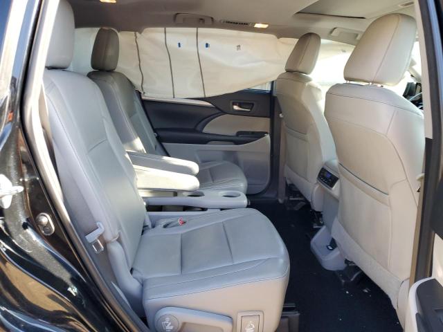 Photo 11 from auction – 2018 TOYOTA HIGHLANDER with VIN 5TDKZRFH5JS537929