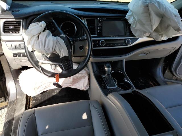 Photo 8 from auction – 2018 TOYOTA HIGHLANDER with VIN 5TDKZRFH5JS537686