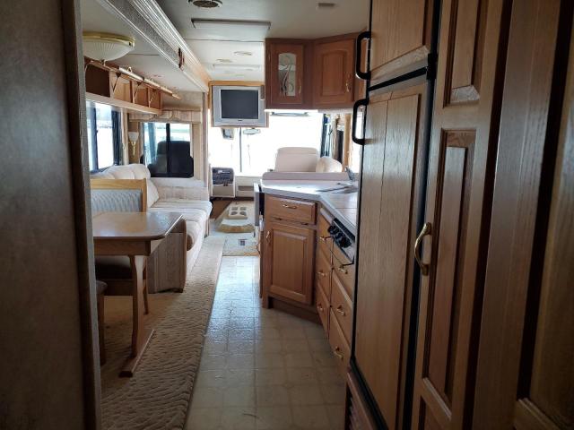 Photo 5 from auction – 2005 NEWM RV with VIN 5B4MP67G843394733